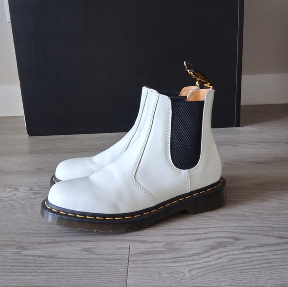 Dr. Martens 2976 Yellow Stitch Smooth Leather Chelsea Boots In White - Picture 12 of 13